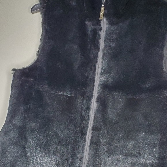 St. John Coats Reversible Quilted Dye Rabbit Vest - Picture 8 of 8